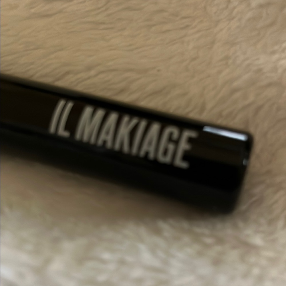 IL MAKIAGE Black Foundation Blending Brush - Picture 4 of 4
